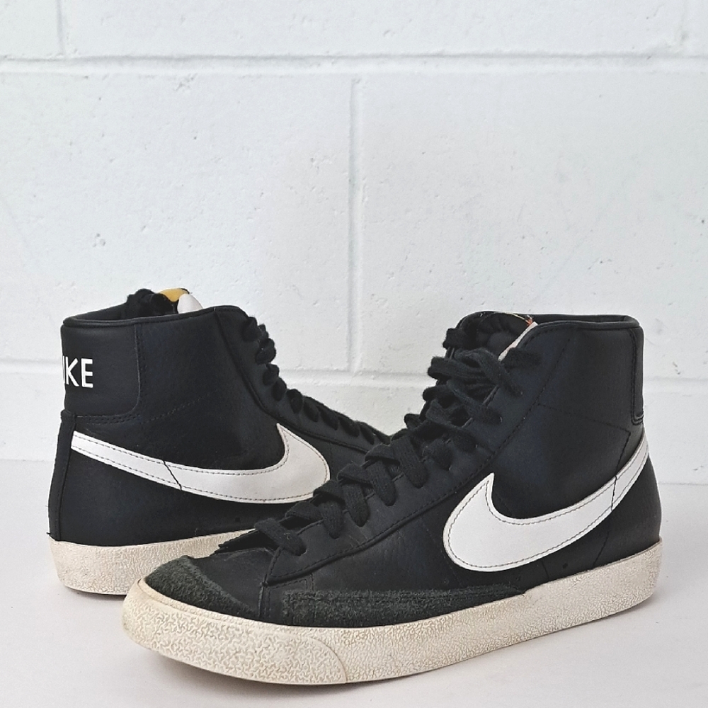 Nike Men's Blazer Mid 77 Vintage Black and White High-Top Sneakers Sz9